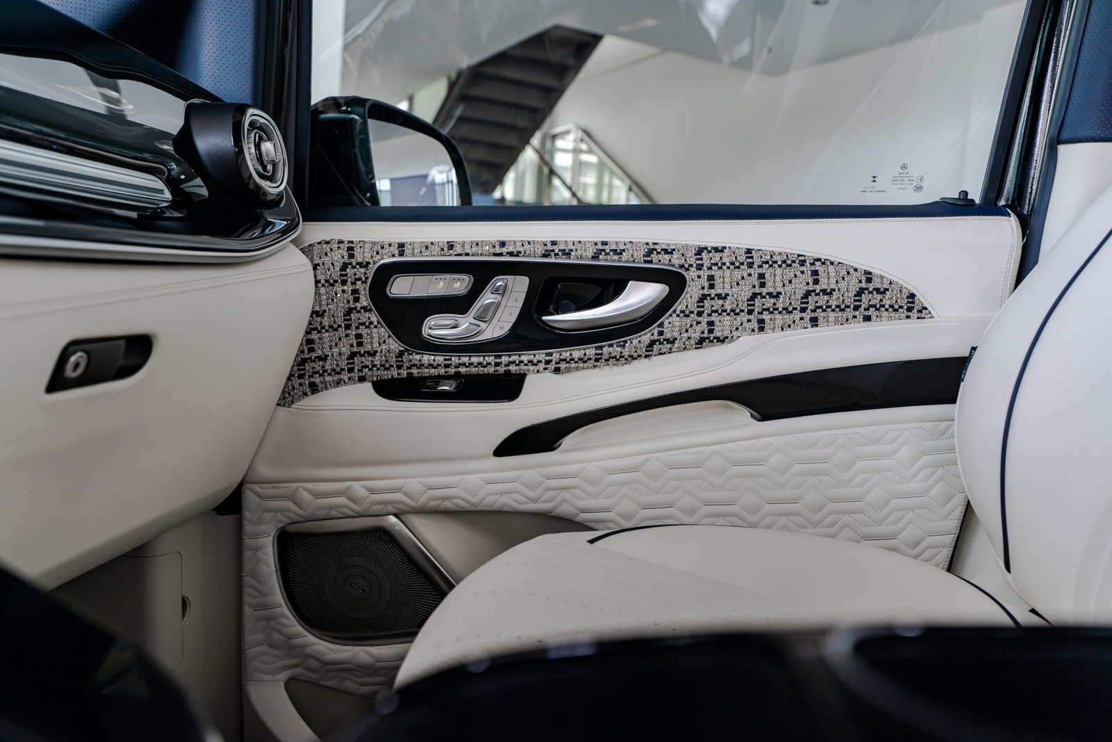 2026 Mercedes-Benz Vito 7-Seater High-Roof five-door Business Van - Image 5