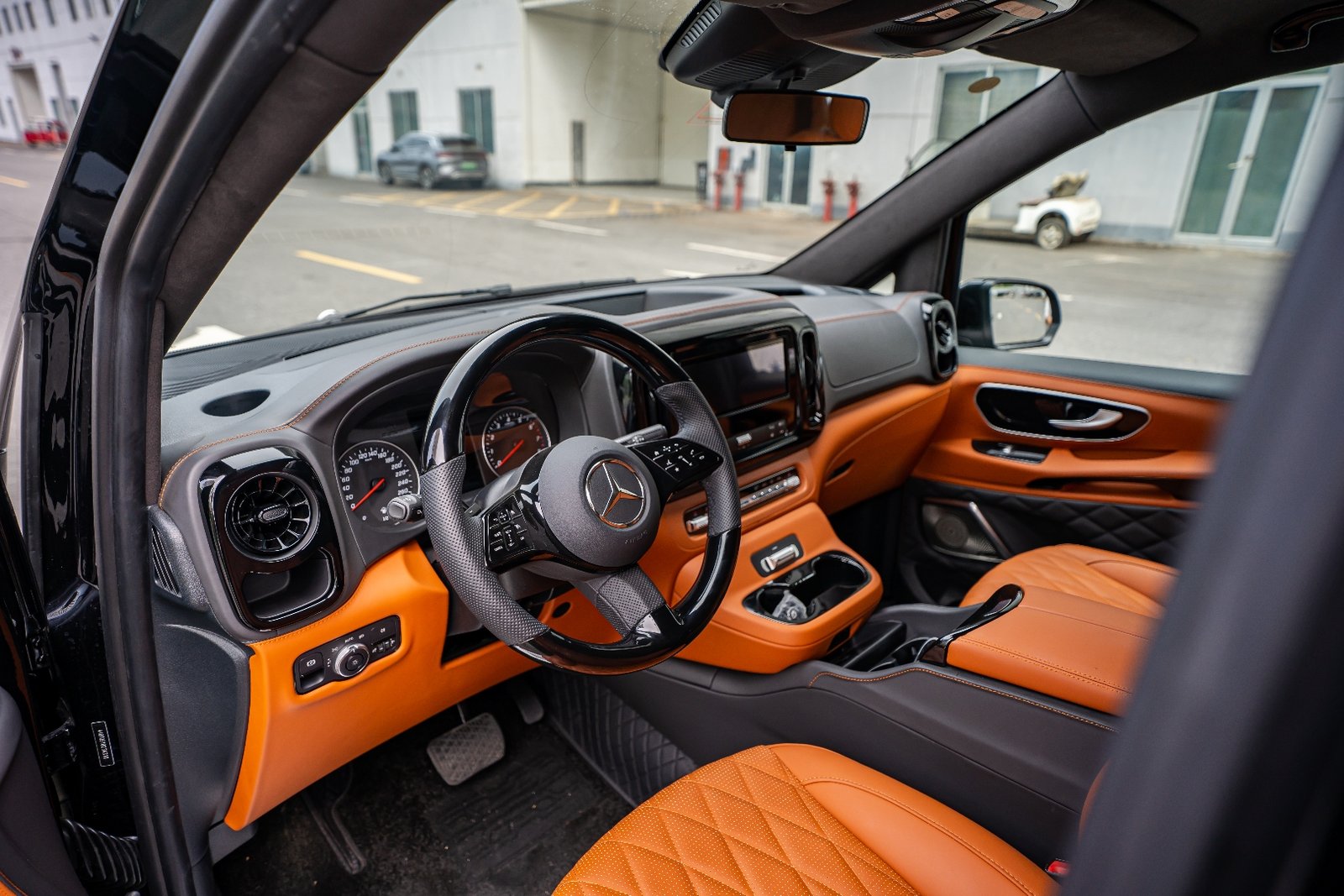 2026 Mercedes-Benz Vito 7-Seater Mild Hybrid Business Van - Image 2