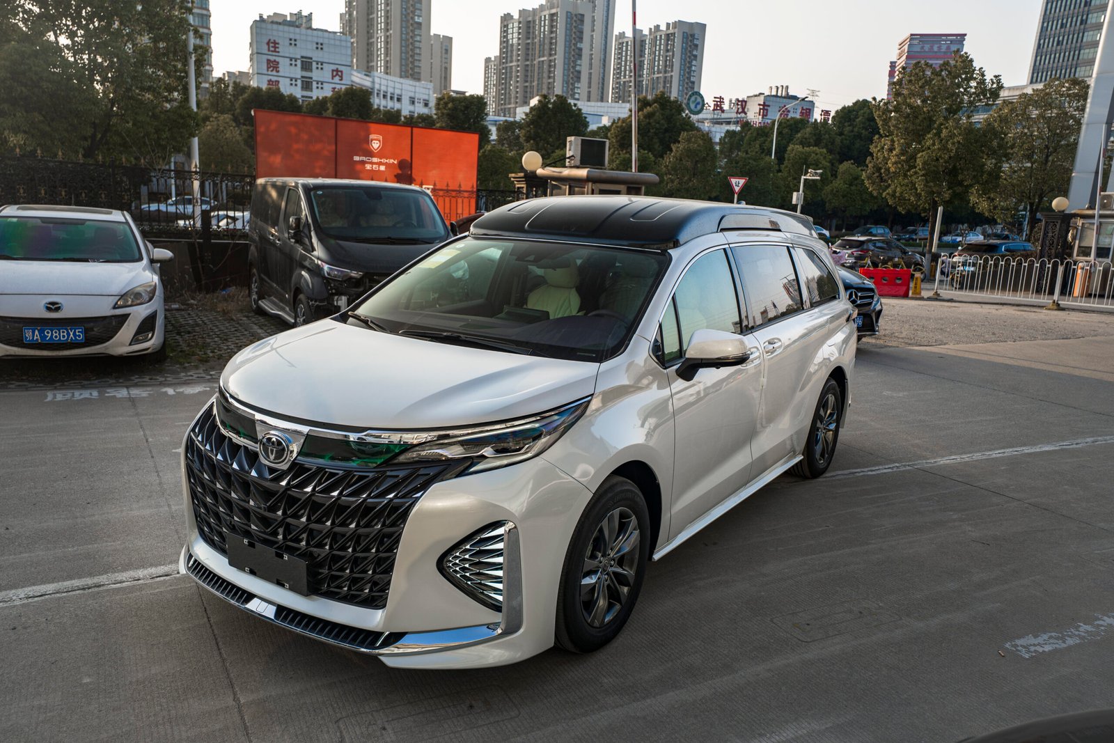 2026 Gemstar brand high-roof five-door Toyota (customized version) - Image 2