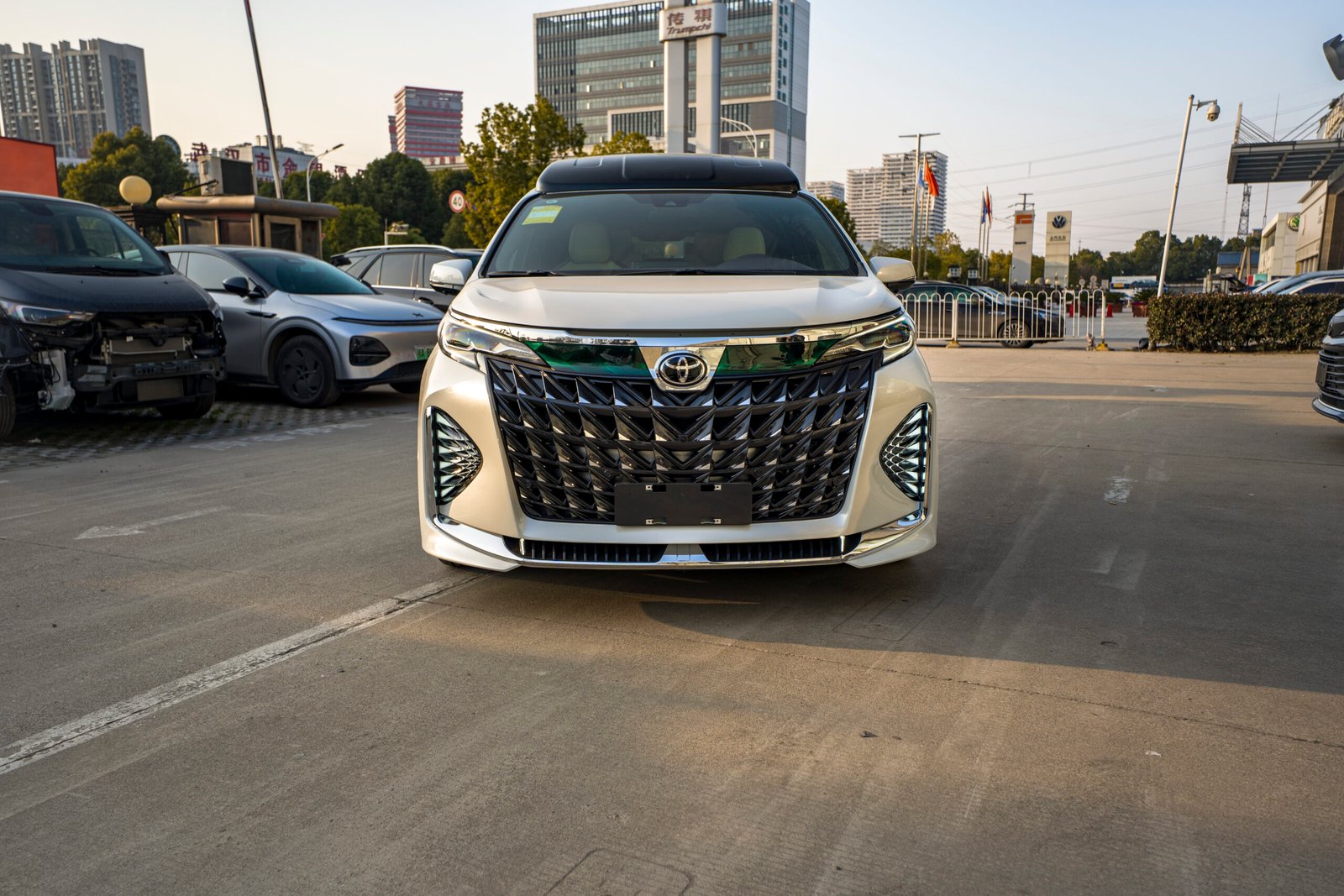 2026 Gemstar brand high-roof five-door Toyota (customized version)