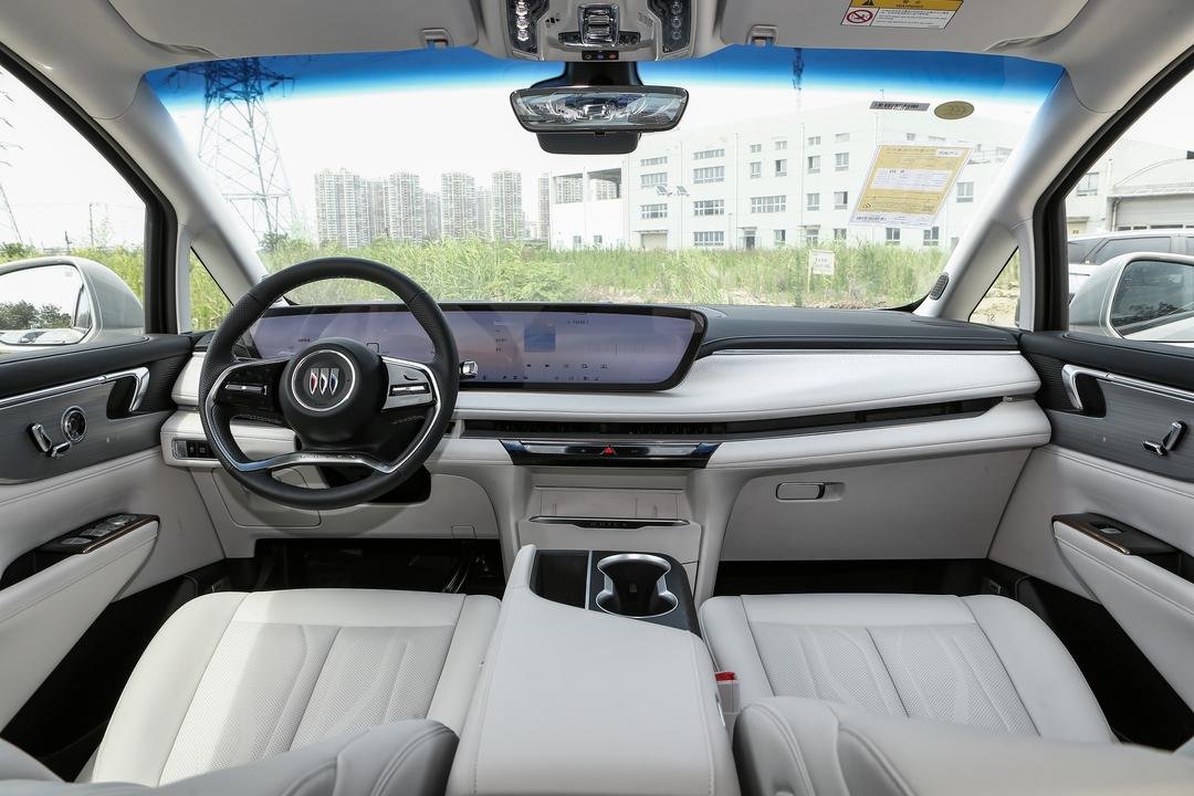2025 Buick GL8 Fleet Edition - Image 4