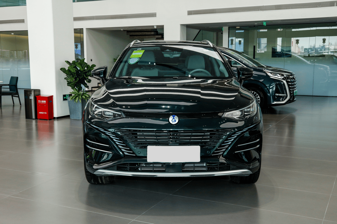 2025 Denza N8L - Image 2
