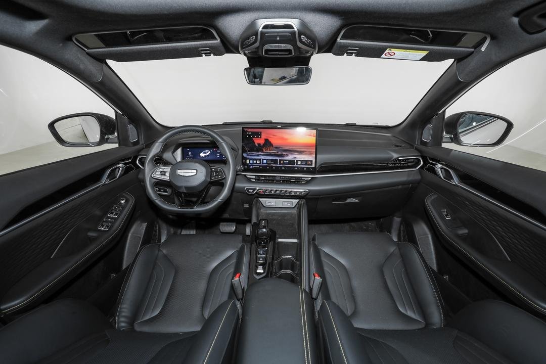 2025 Geely Coolray 1.5L CVT - Image 4