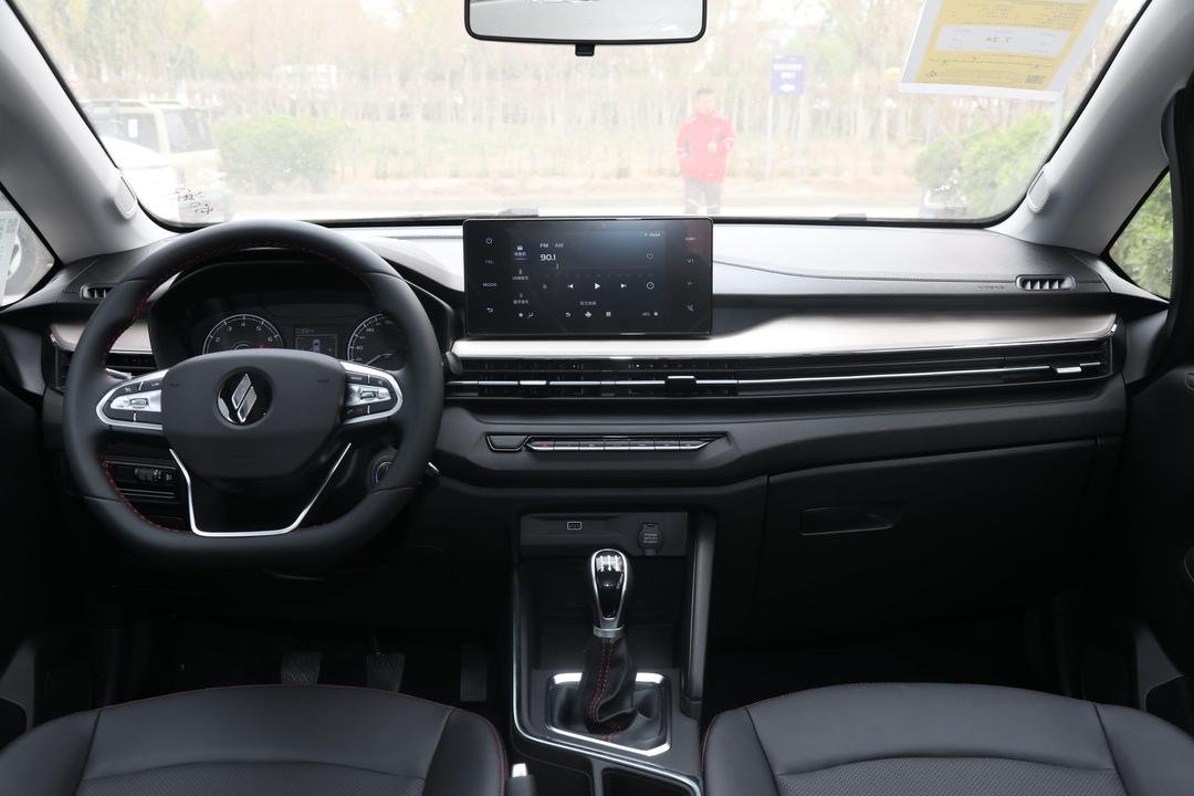2024 Livan X3 Pro 1.5L CVT - Image 5