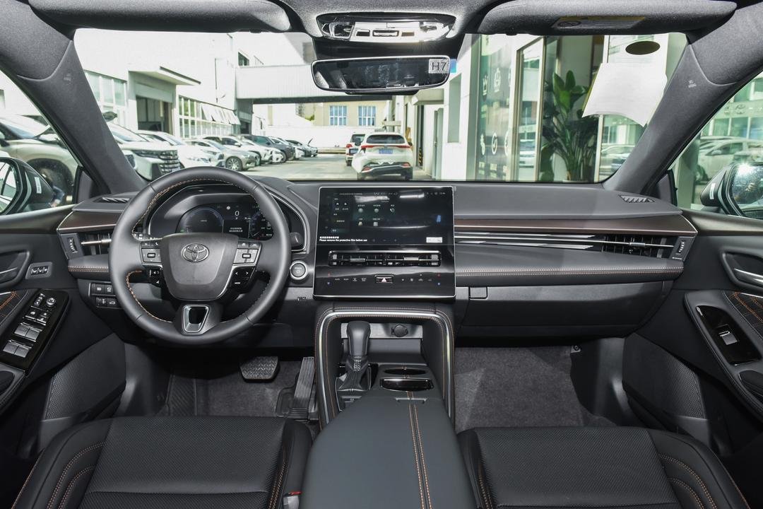 2024 Toyota Avalon 2.0L - Image 4