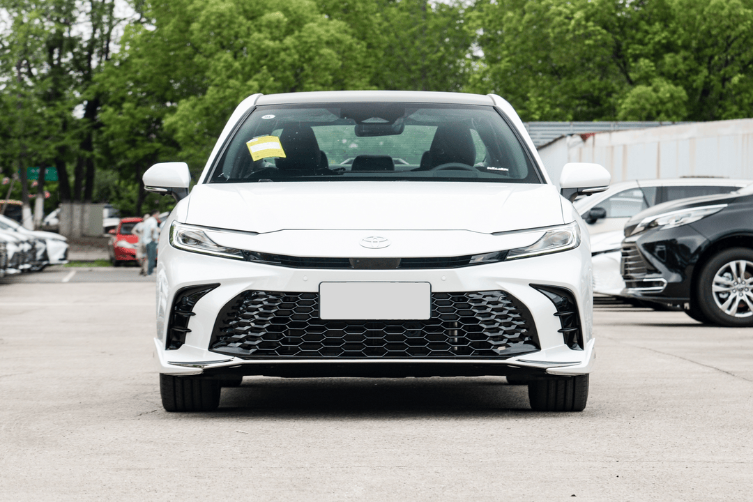 2026 Toyota Camry 2.5L HEV - Image 2