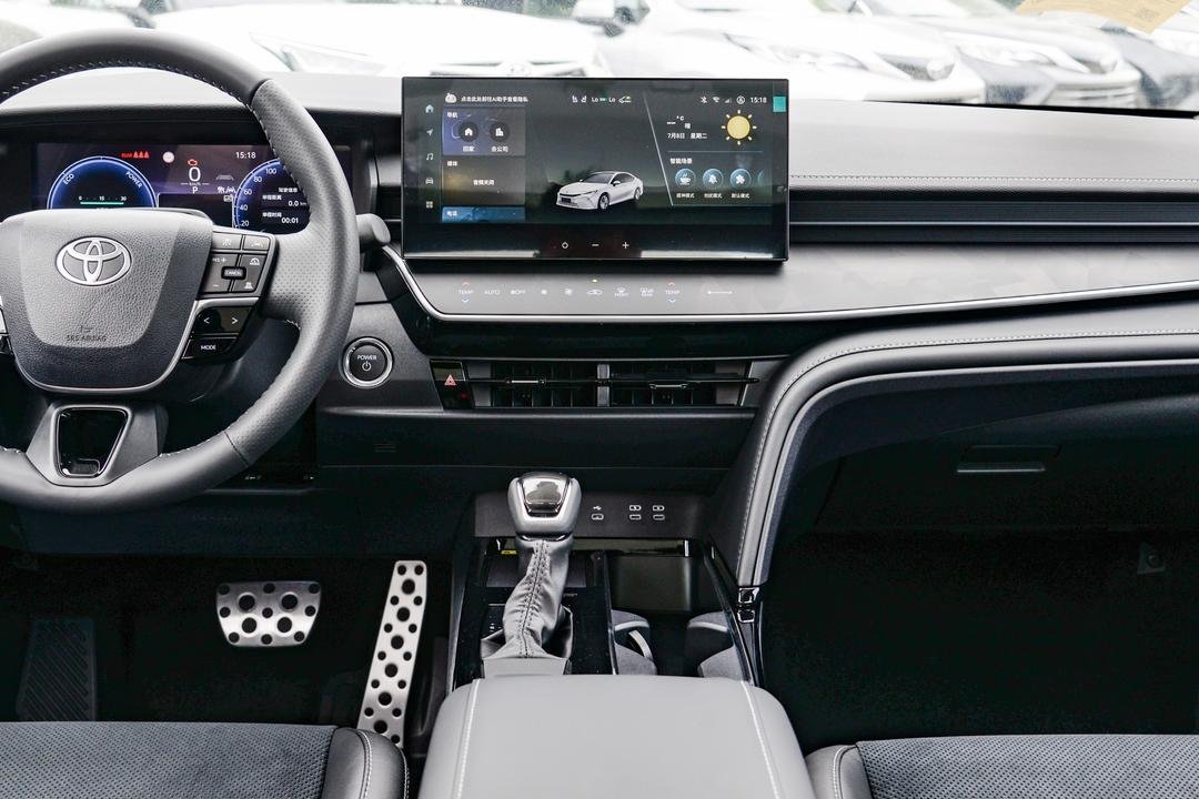 2026 Toyota Camry 2.5L HEV - Image 5