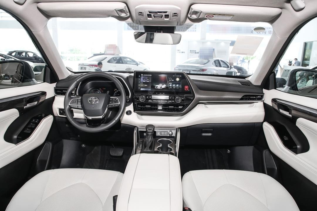 2026 Toyota Highlander 2.5L HEV - Image 4